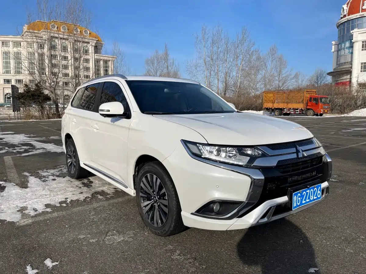 MITSUBISHI OUTLANDER  2023