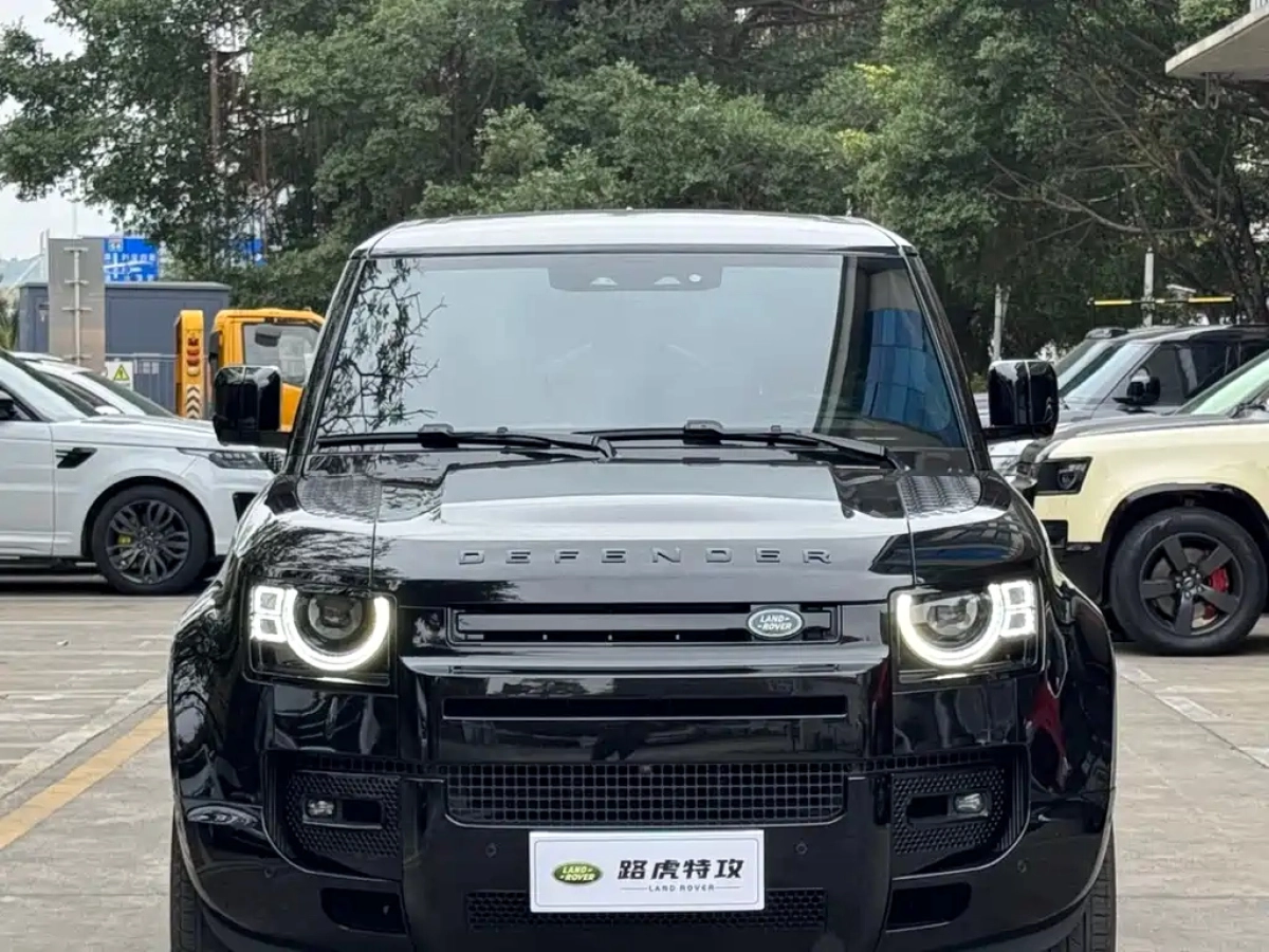 LAND ROVER DEFENDER
