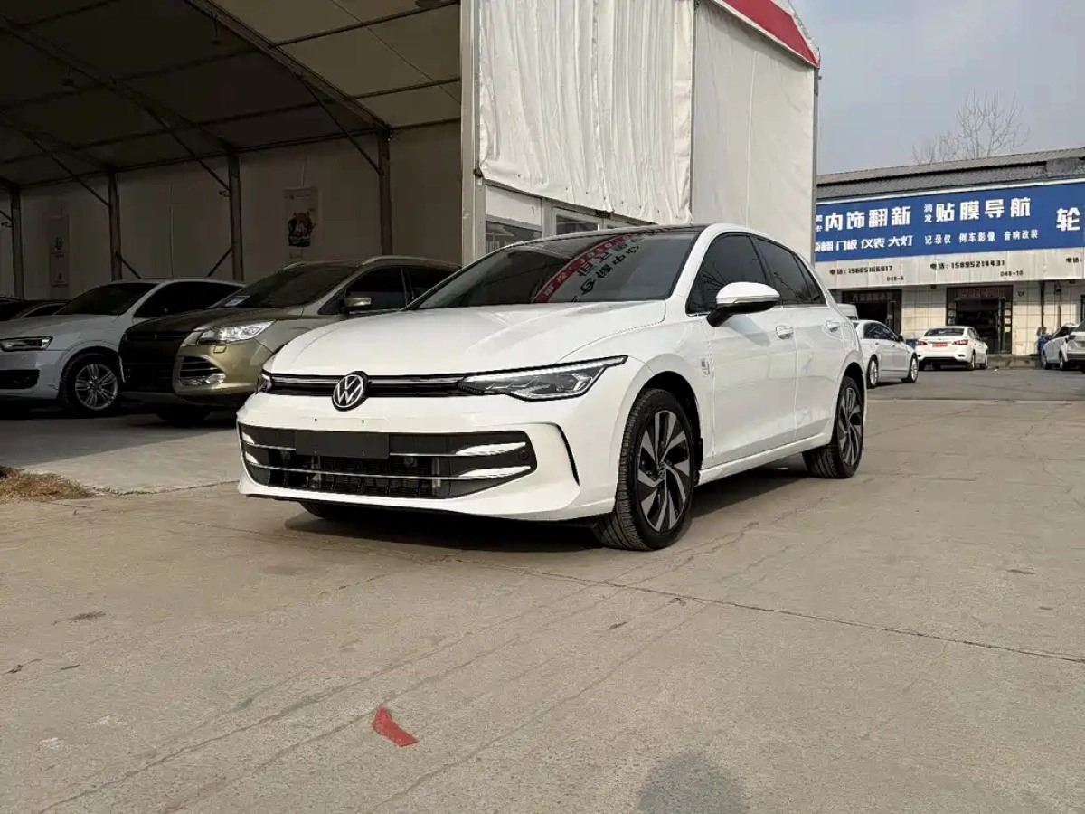 VOLKSWAGEN GOLF  2025