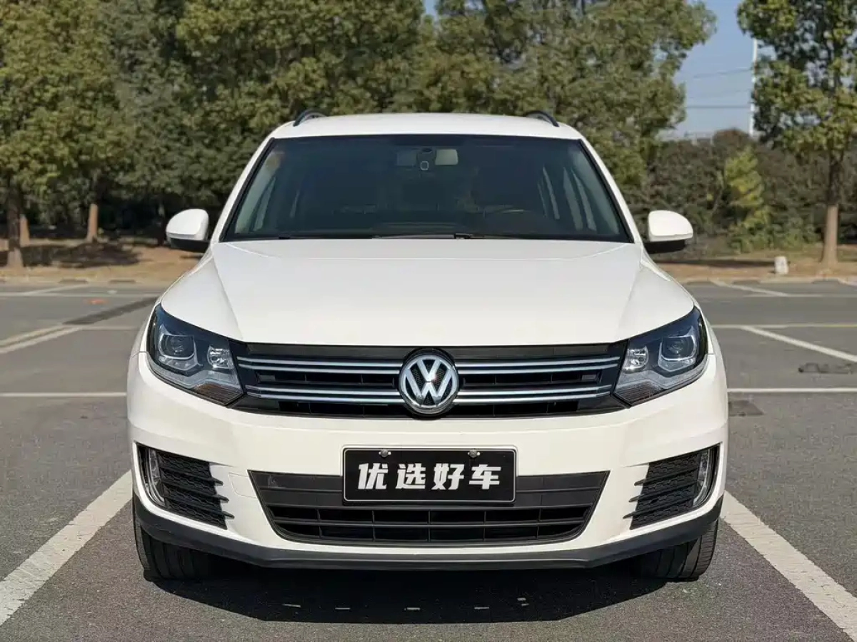 VOLKSWAGEN TIGUAN