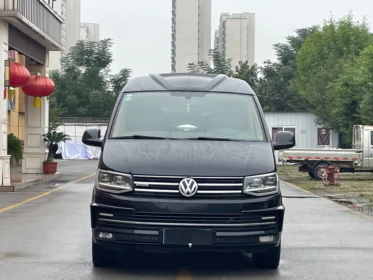 VOLKSWAGEN CARAVELLE