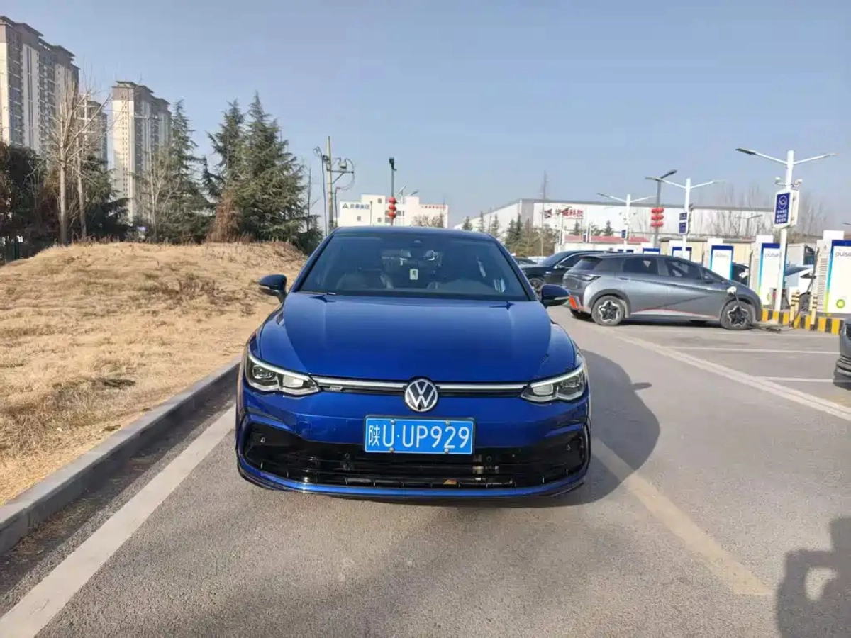 VOLKSWAGEN GOLF