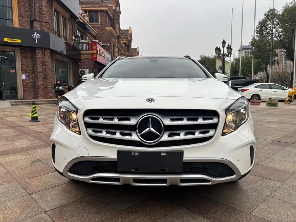 MERCEDES-BENZ GLA  2019
