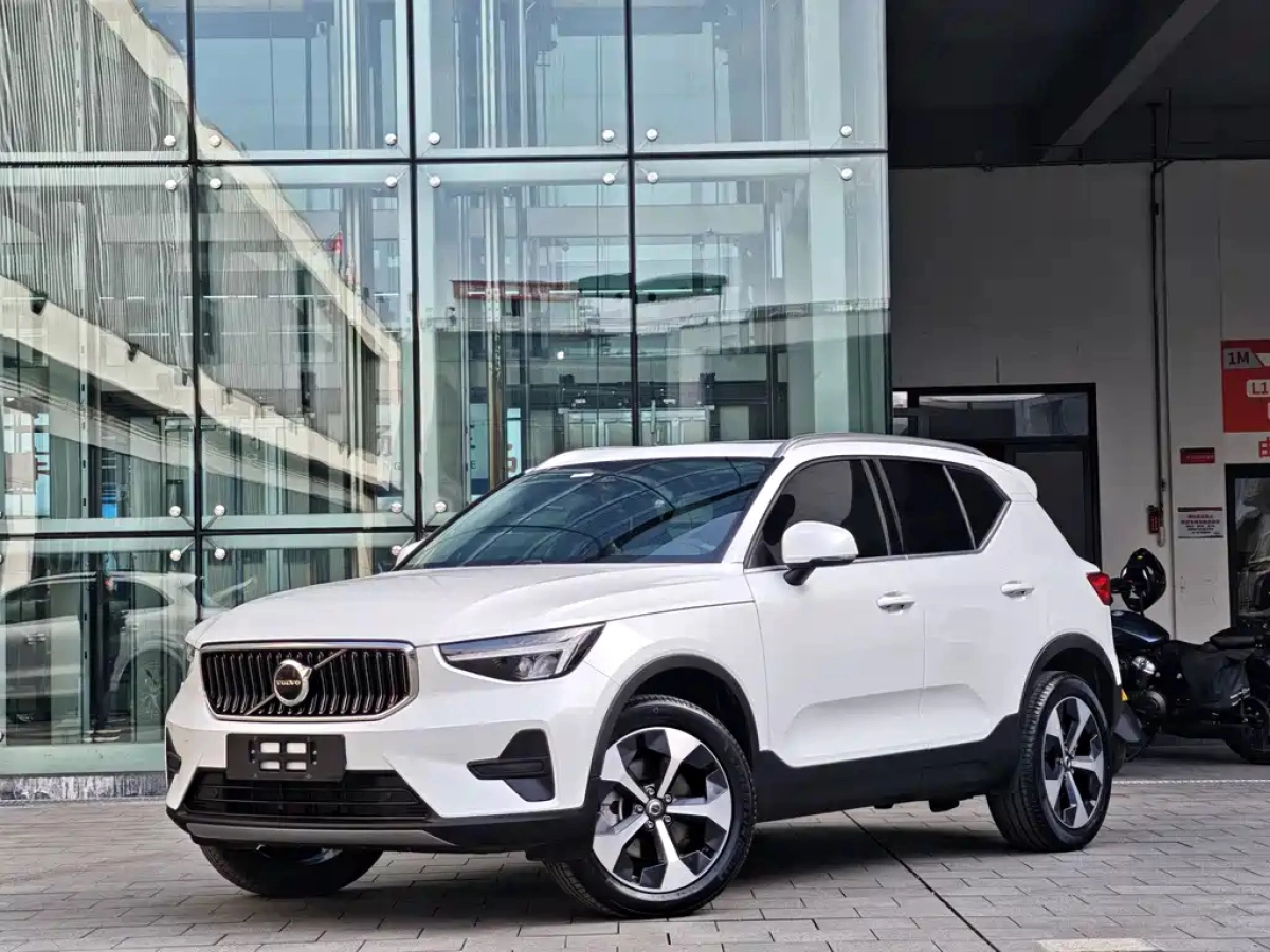 VOLVO XC40