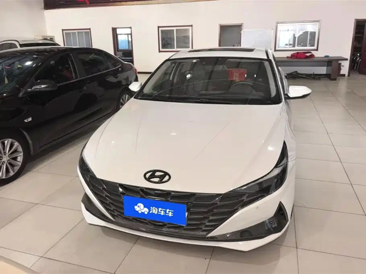 HYUNDAI ELANTRA