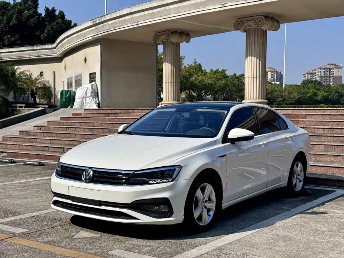 VOLKSWAGEN LAMANDO  2021