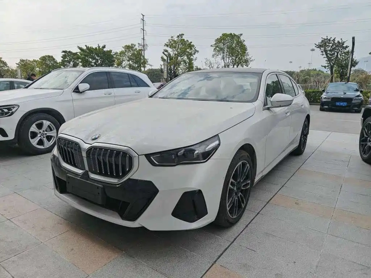 BMW 5 SERIES  2025