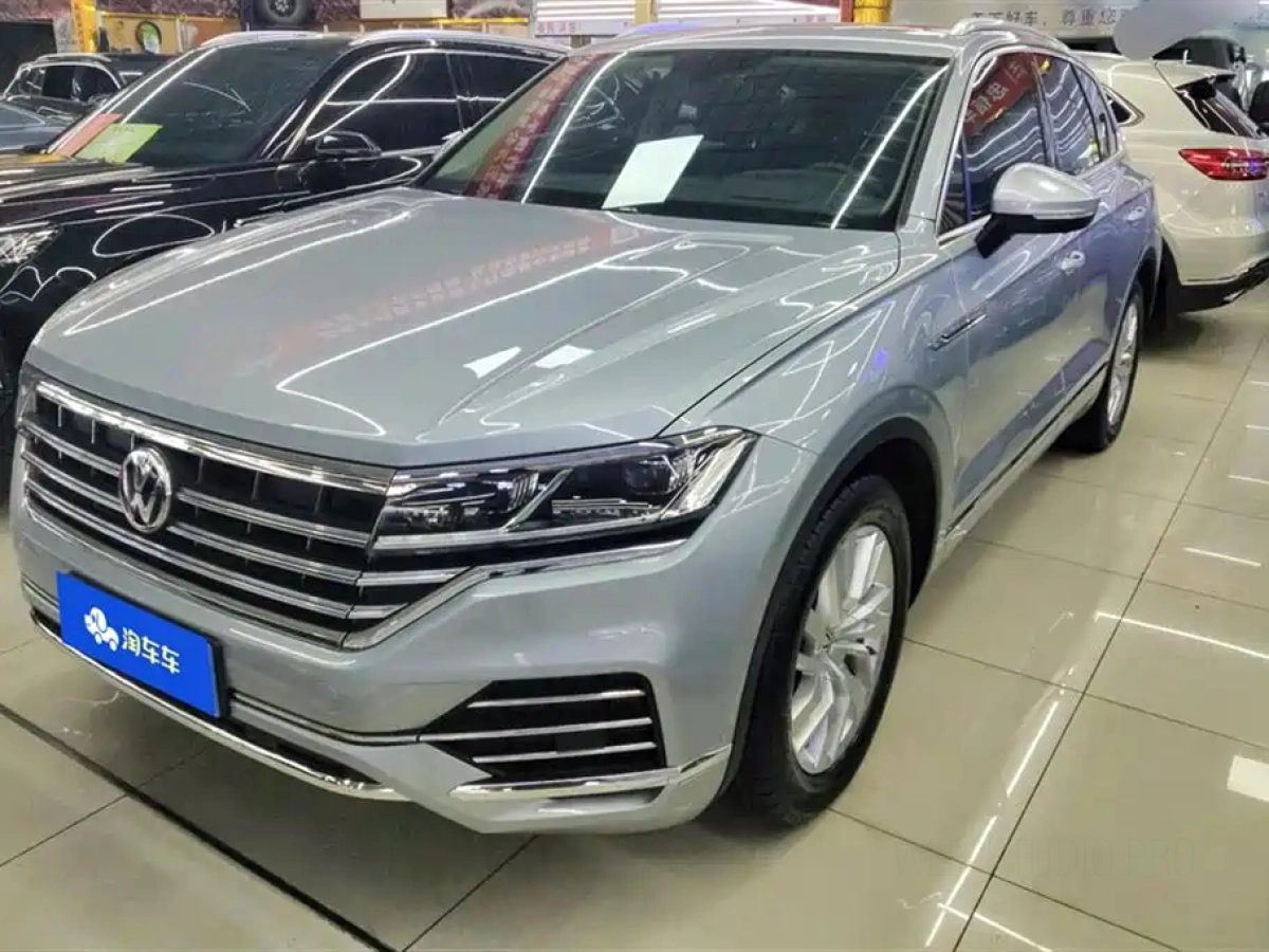 VOLKSWAGEN TOUAREG