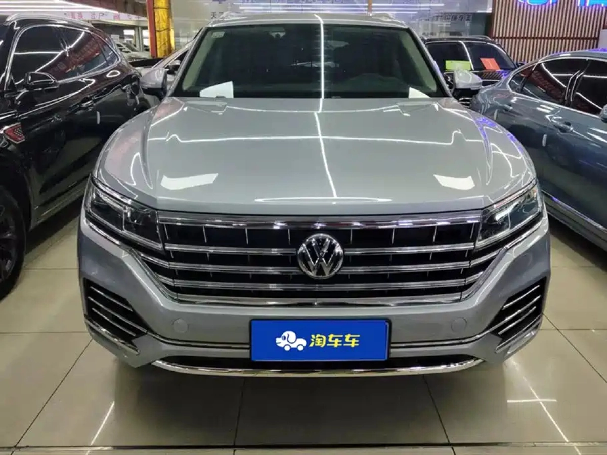 VOLKSWAGEN TOUAREG