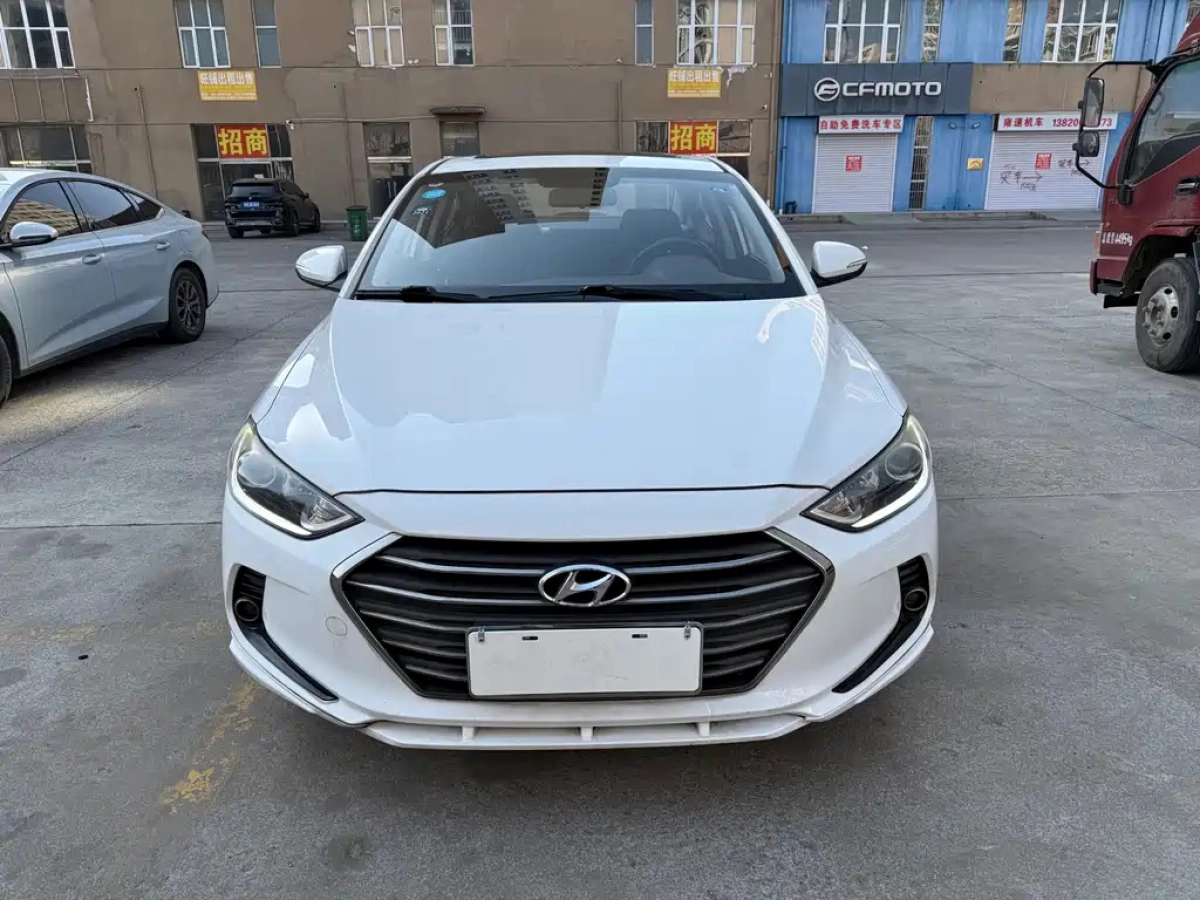 HYUNDAI ELANTRA