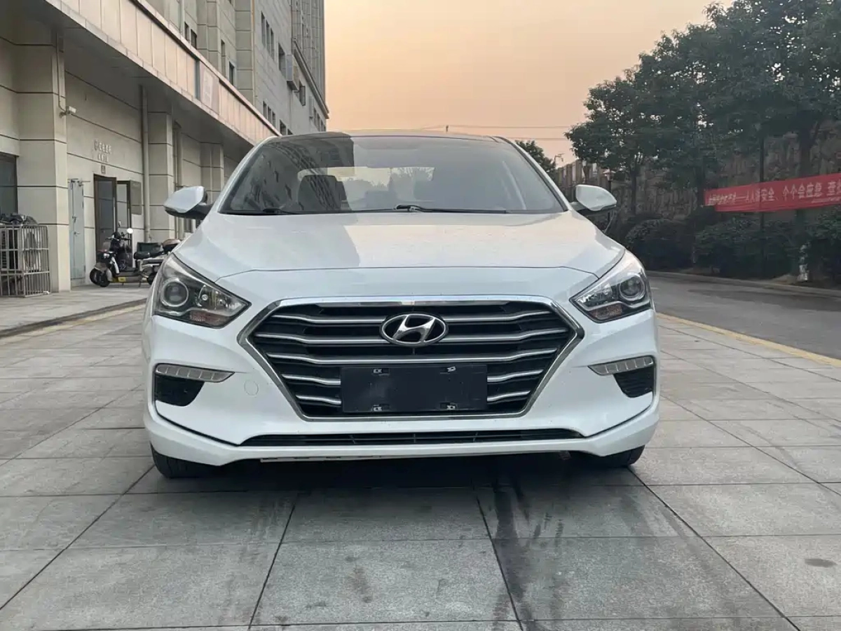 HYUNDAI MISTRA