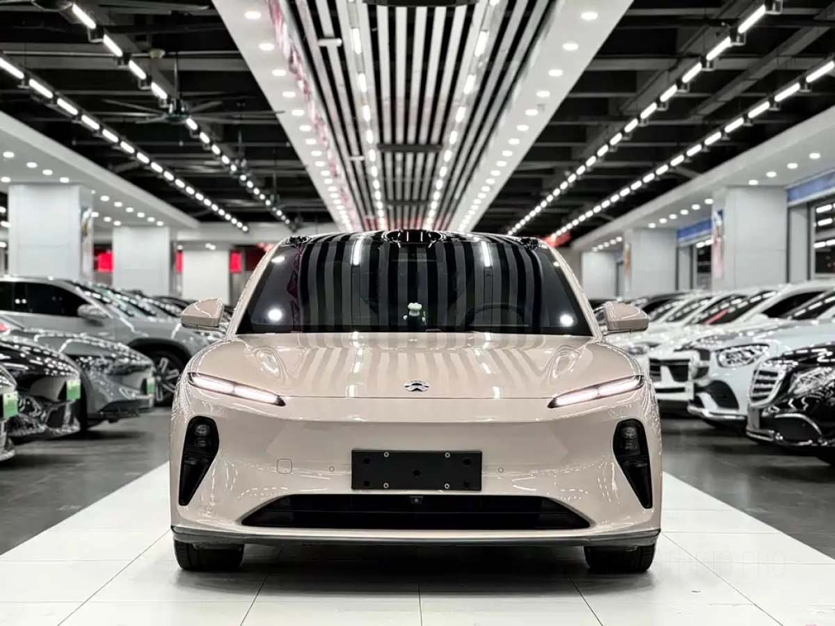 NIO ET5