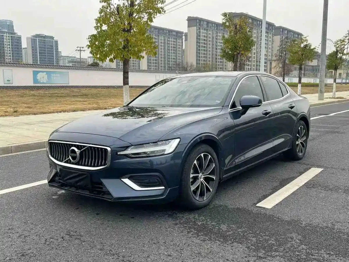 VOLVO S60  2022