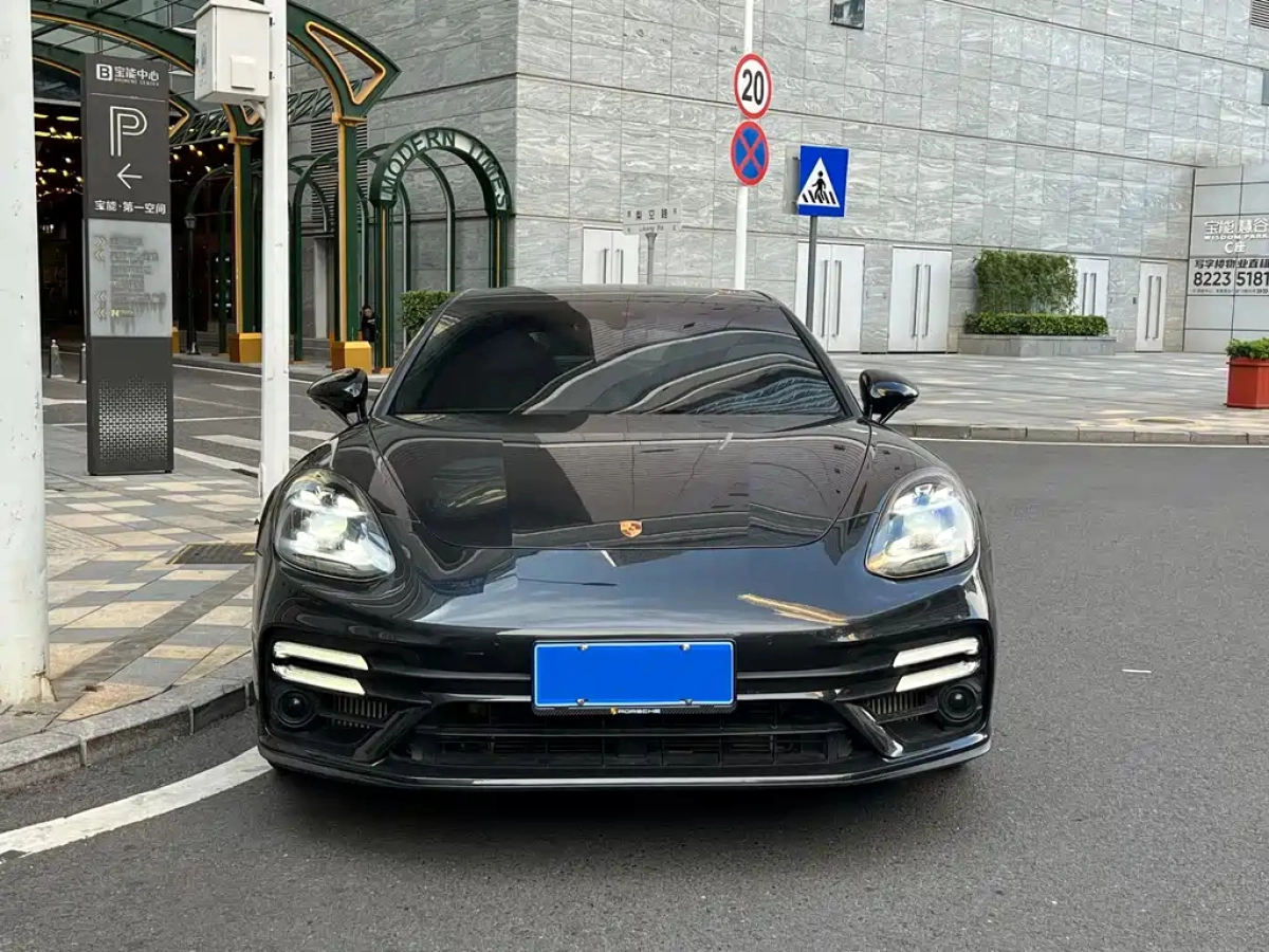 PORSCHE PANAMERA