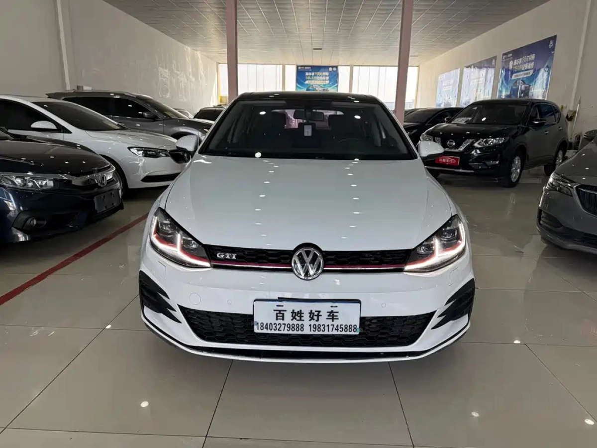 VOLKSWAGEN GOLF
