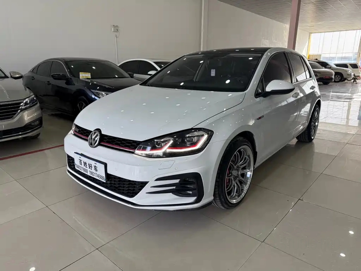 VOLKSWAGEN GOLF