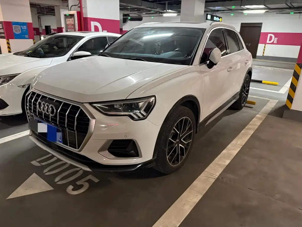 AUDI Q3