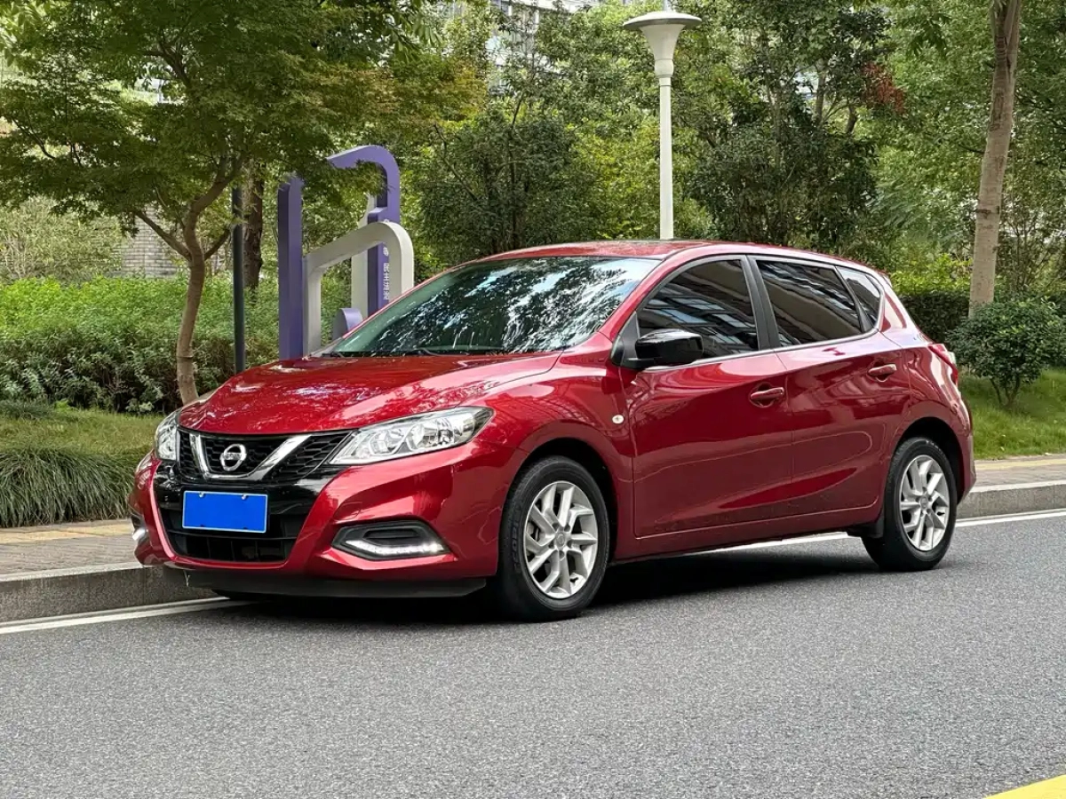NISSAN TIIDA