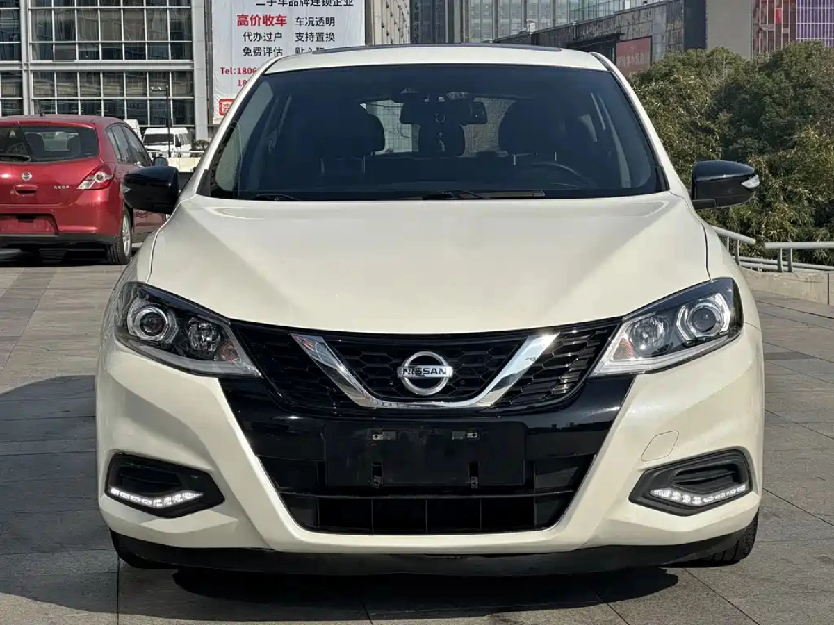 NISSAN TIIDA