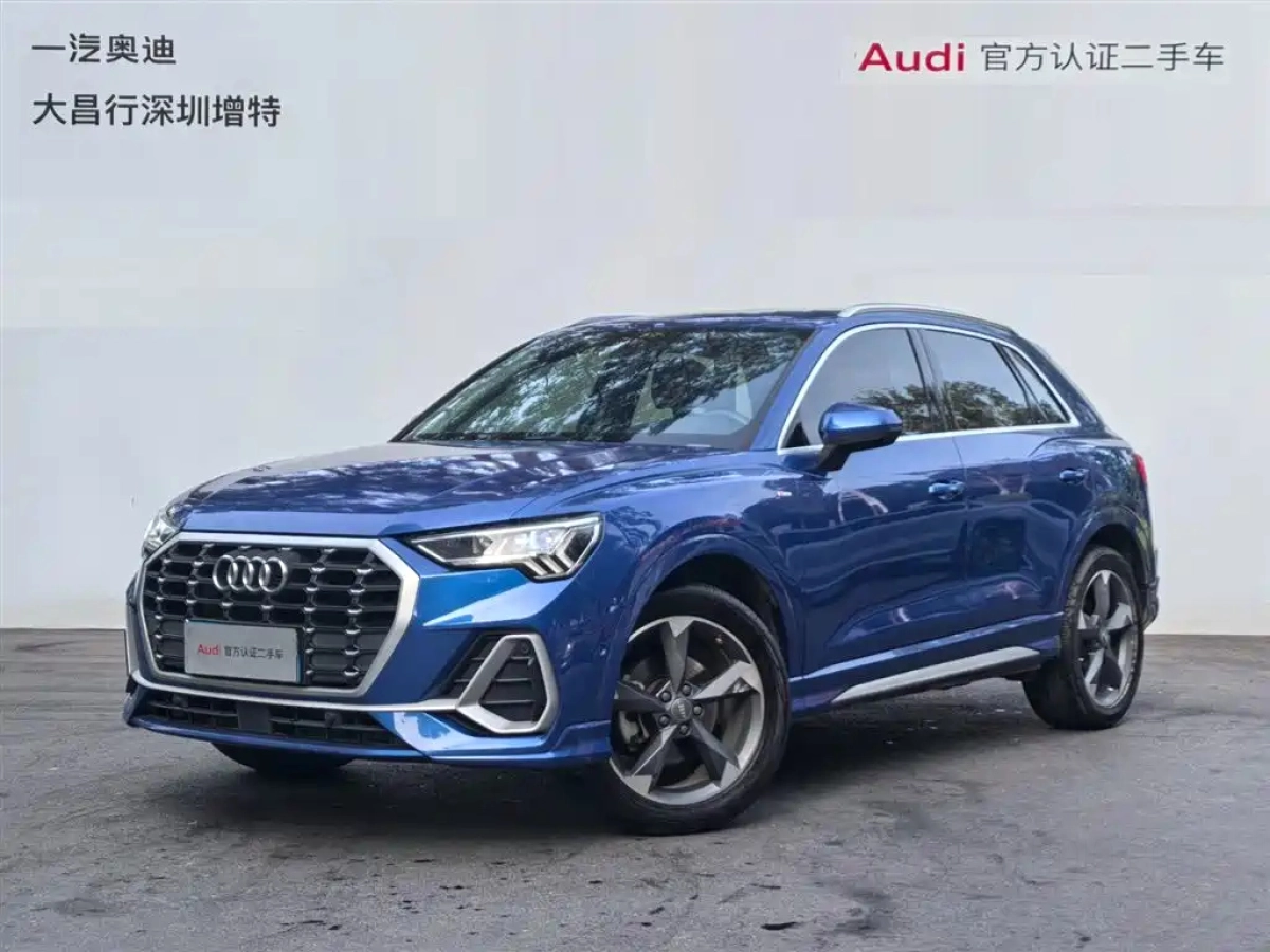 AUDI Q3