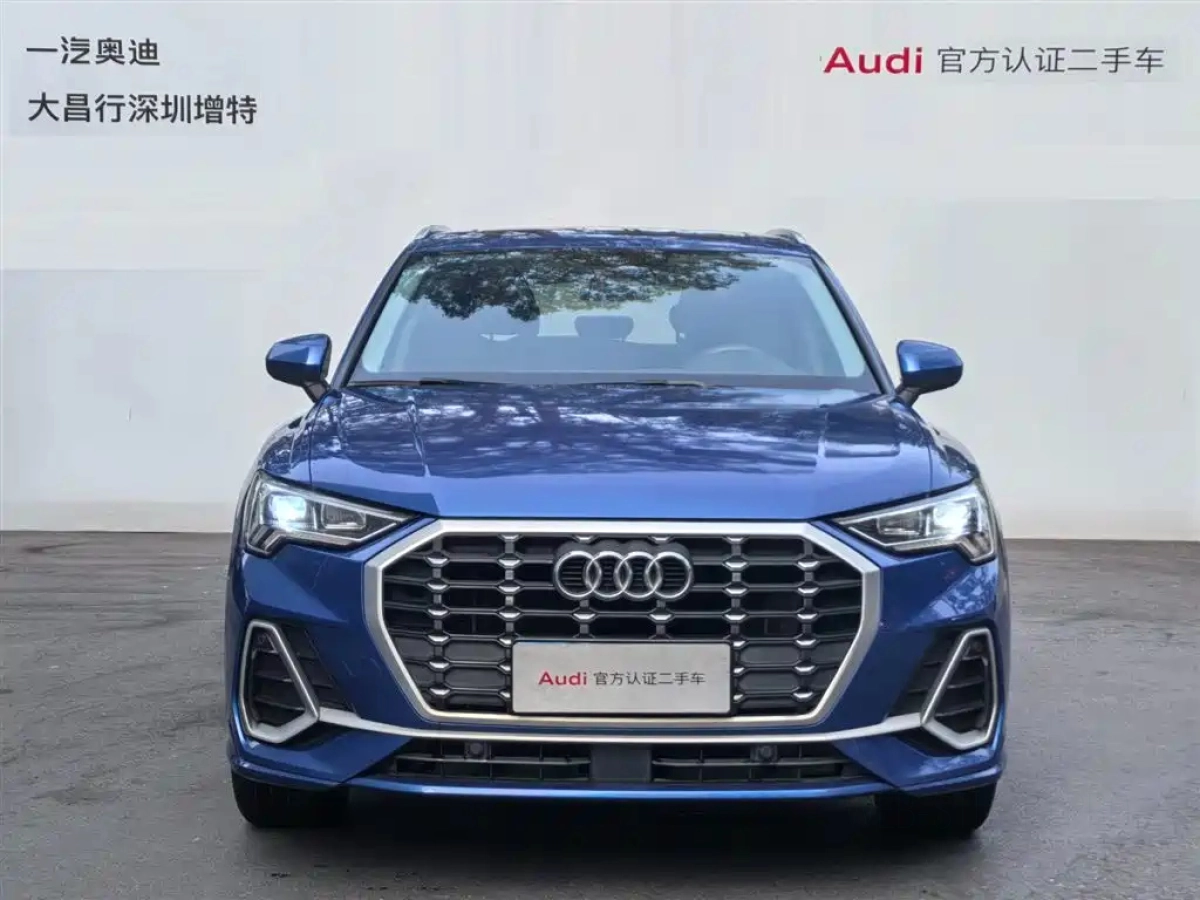 AUDI Q3