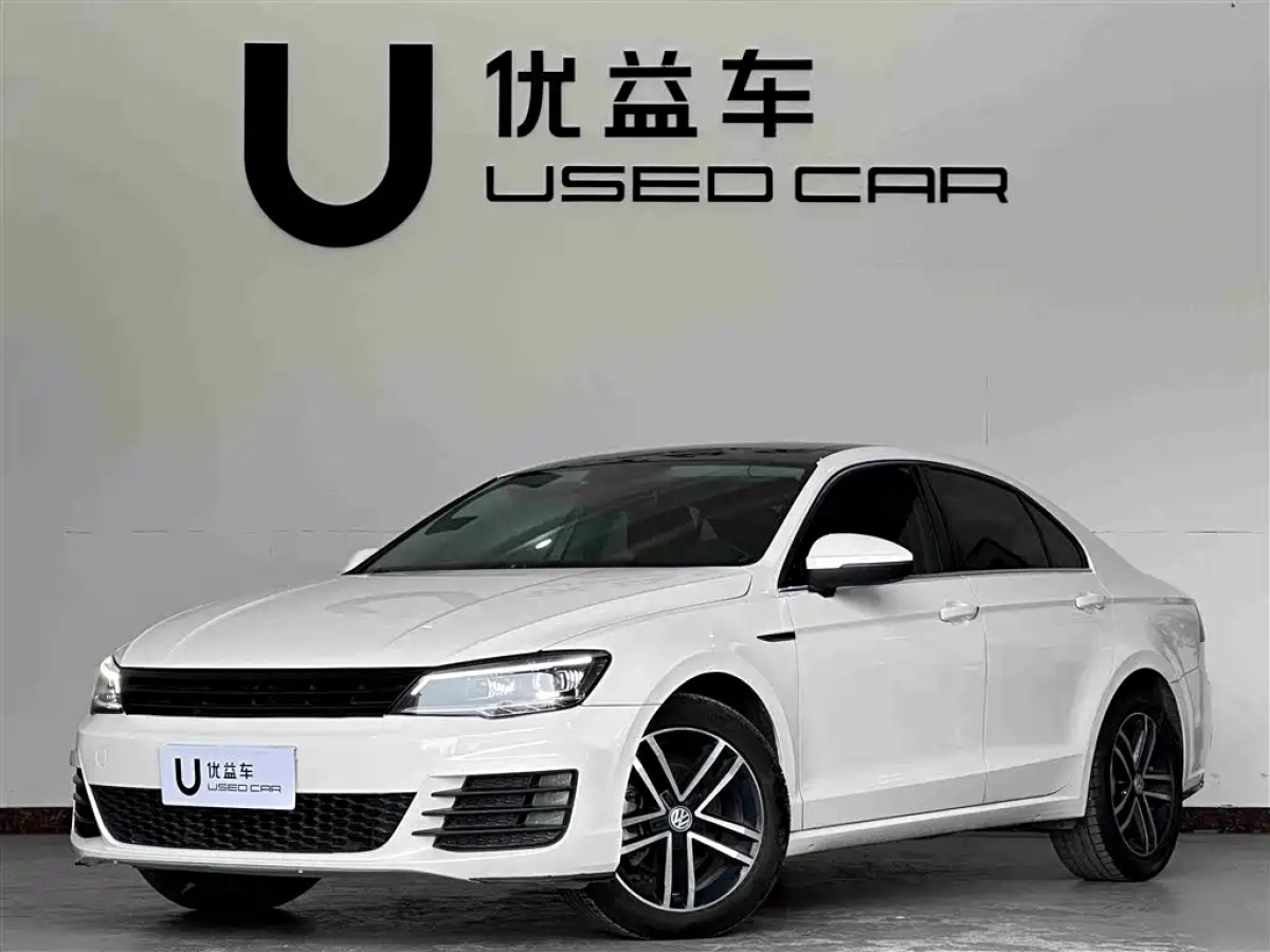 VOLKSWAGEN LAMANDO  2022