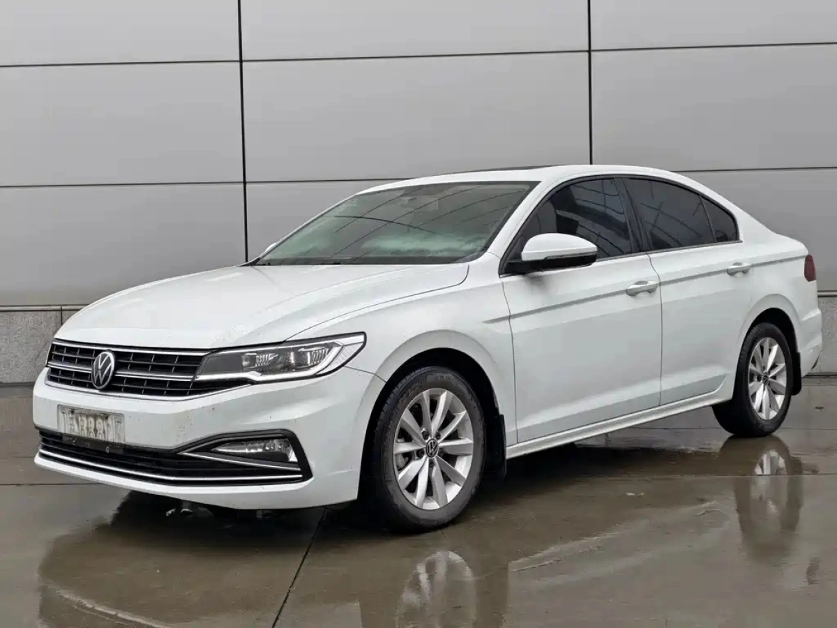 VOLKSWAGEN BORA  2022