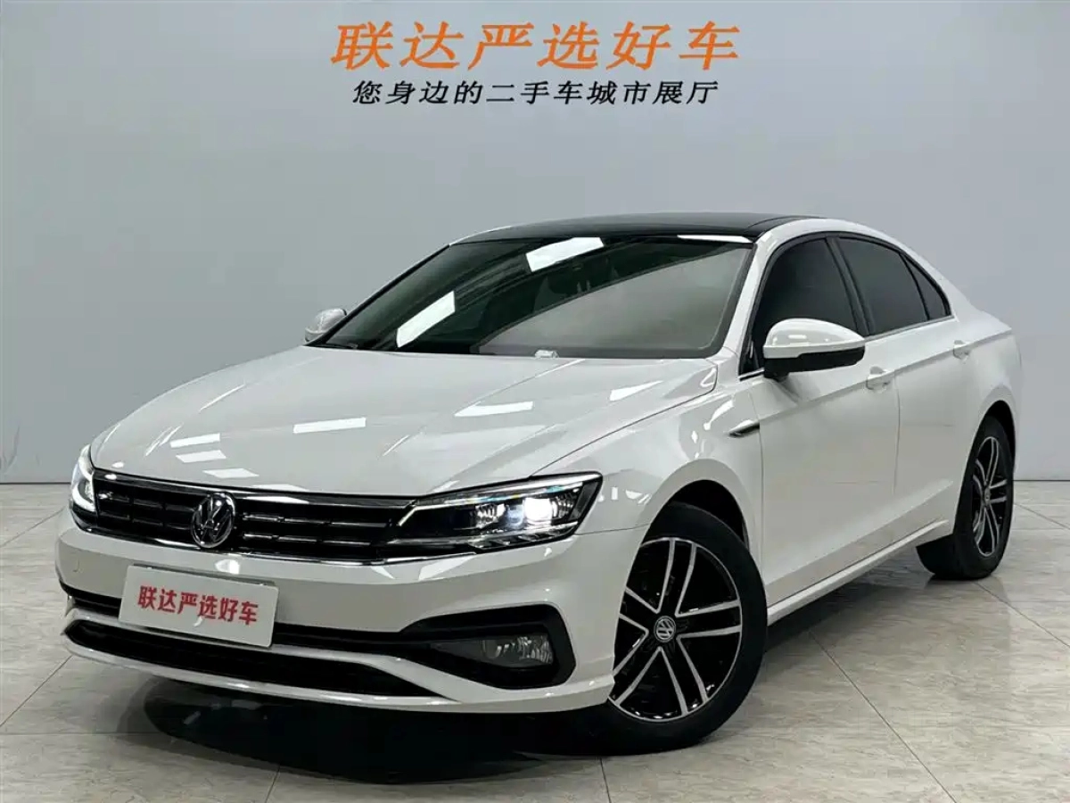 VOLKSWAGEN LAMANDO  2022