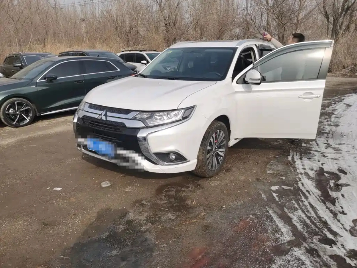 MITSUBISHI OUTLANDER  2021