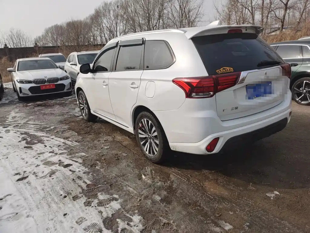 MITSUBISHI OUTLANDER