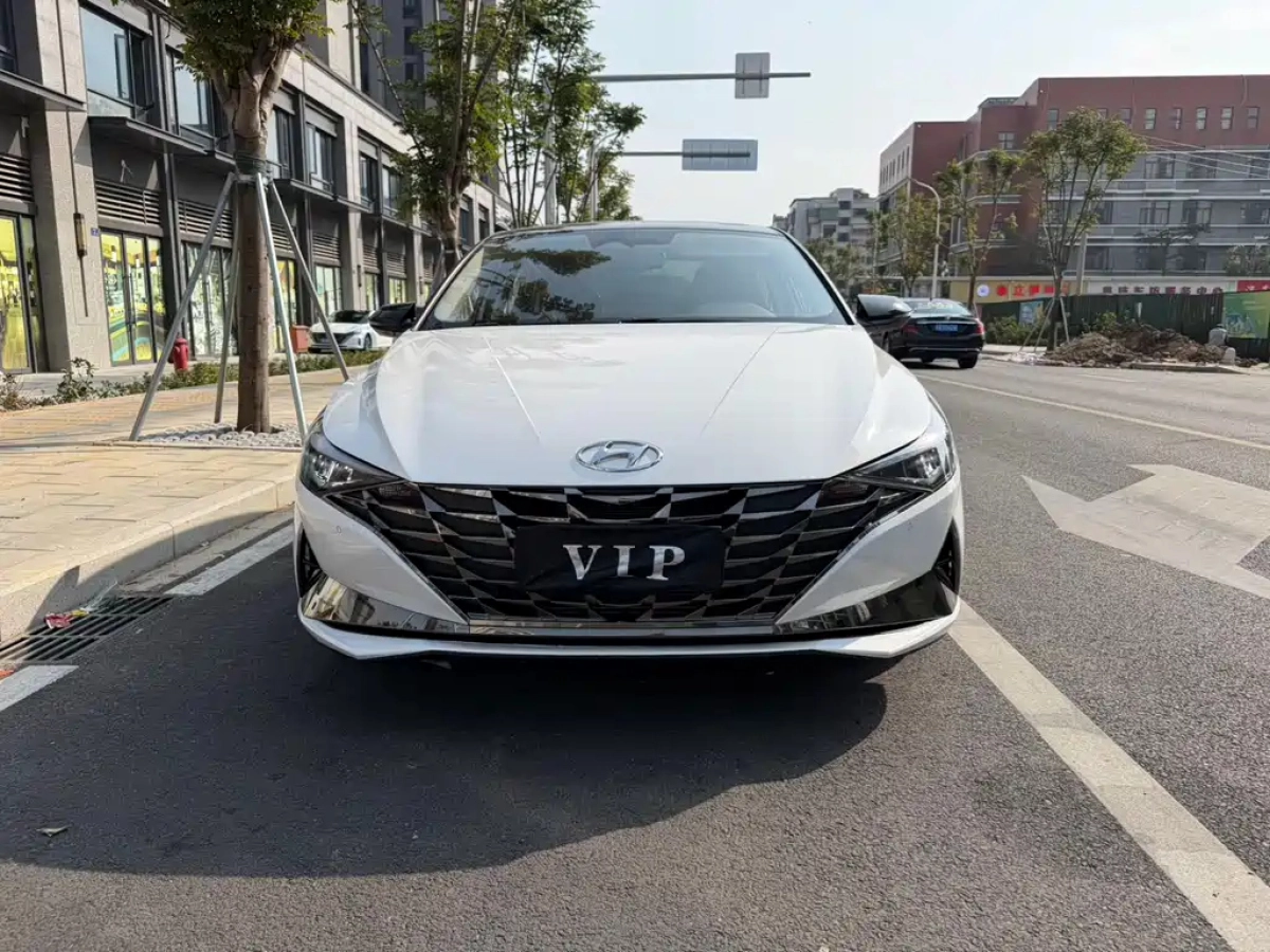 HYUNDAI ELANTRA