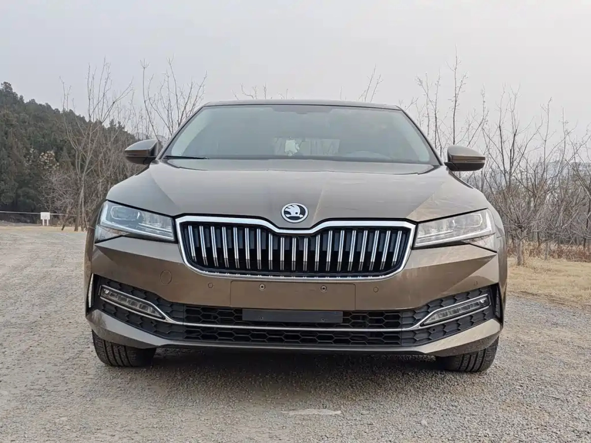 SKODA SUPERB