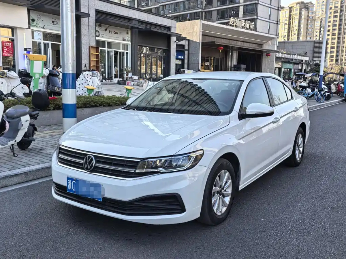 VOLKSWAGEN BORA  2023