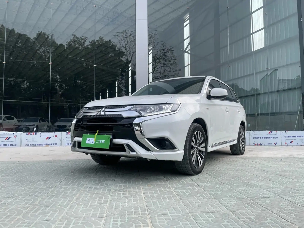 MITSUBISHI OUTLANDER  2022