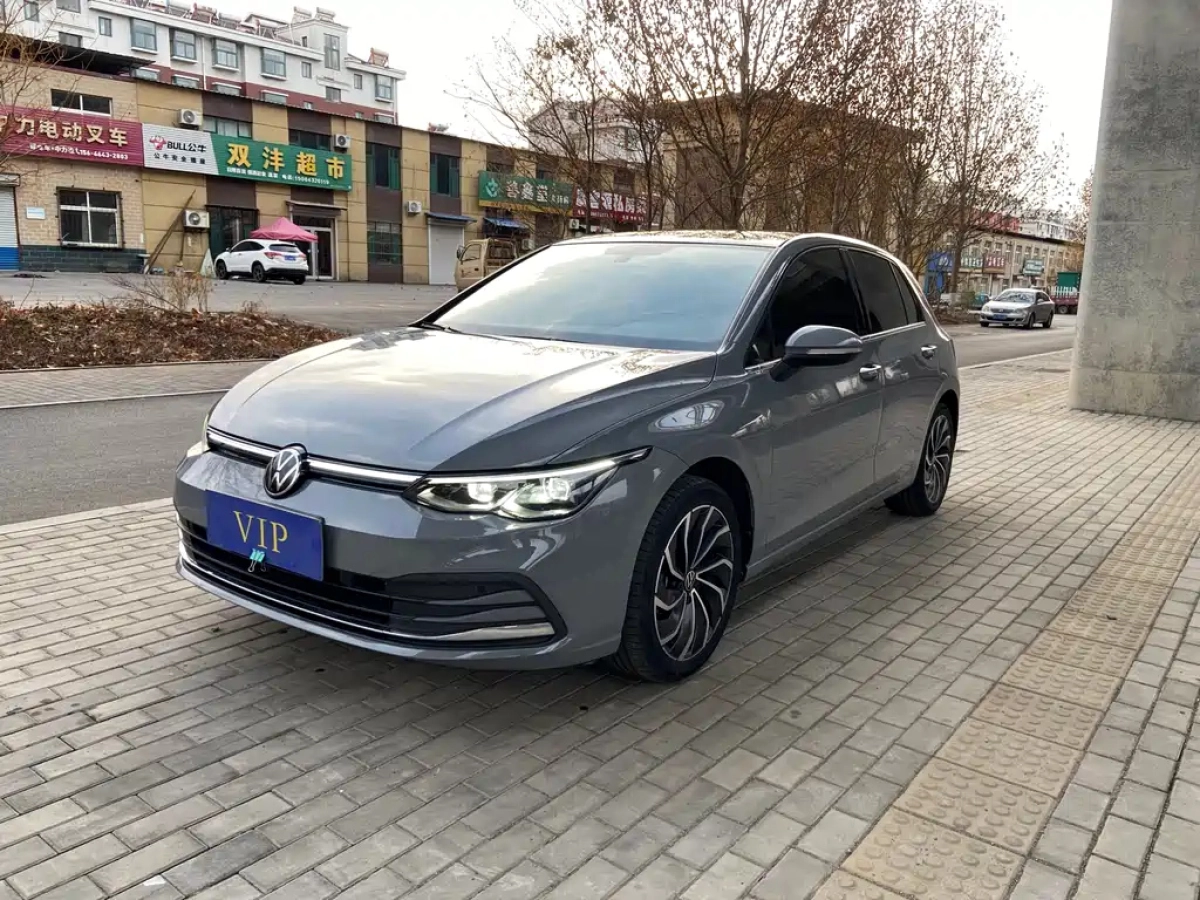 VOLKSWAGEN GOLF  2022