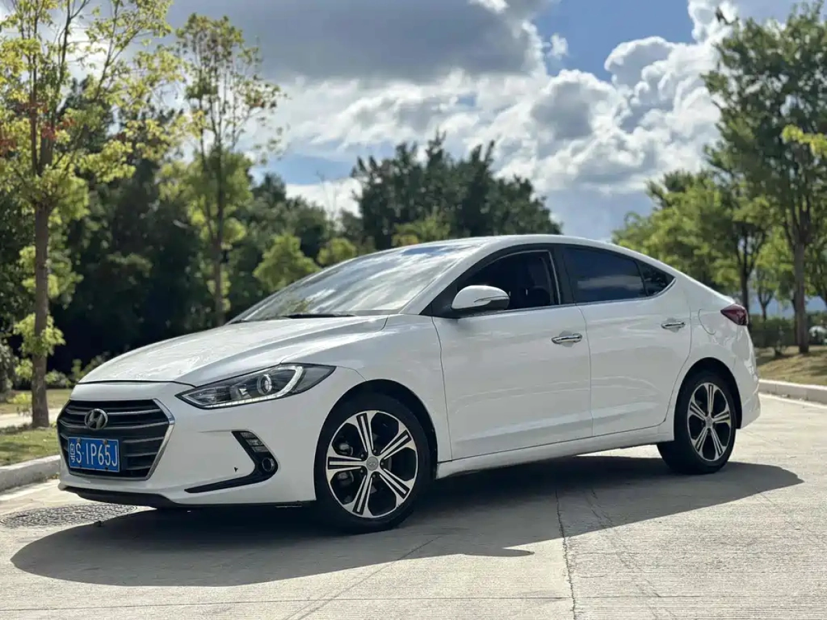HYUNDAI ELANTRA