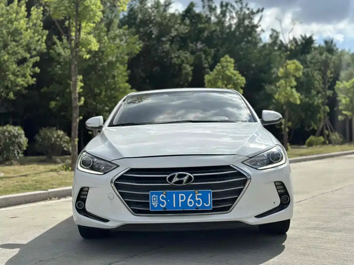 HYUNDAI ELANTRA