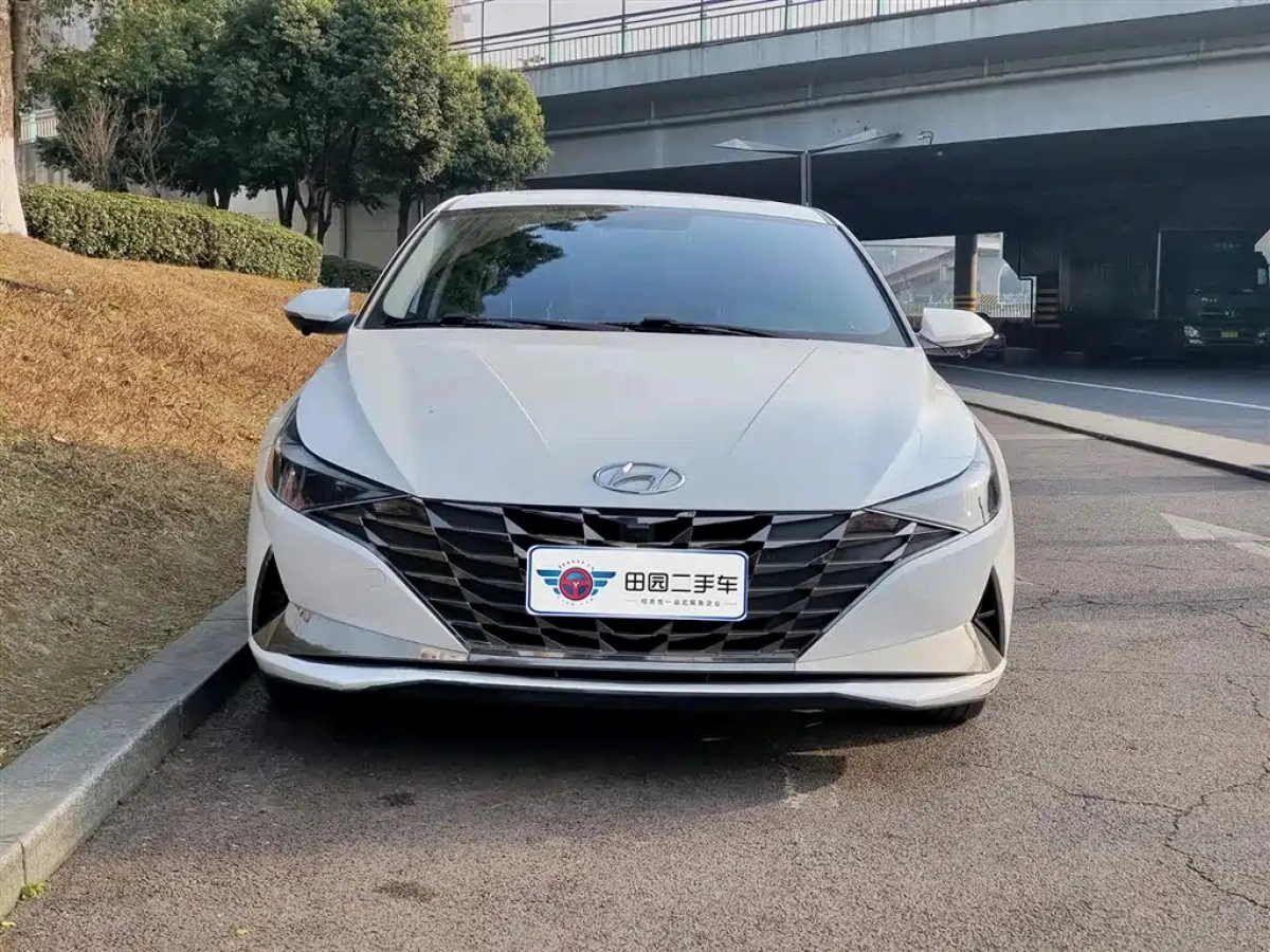 HYUNDAI ELANTRA