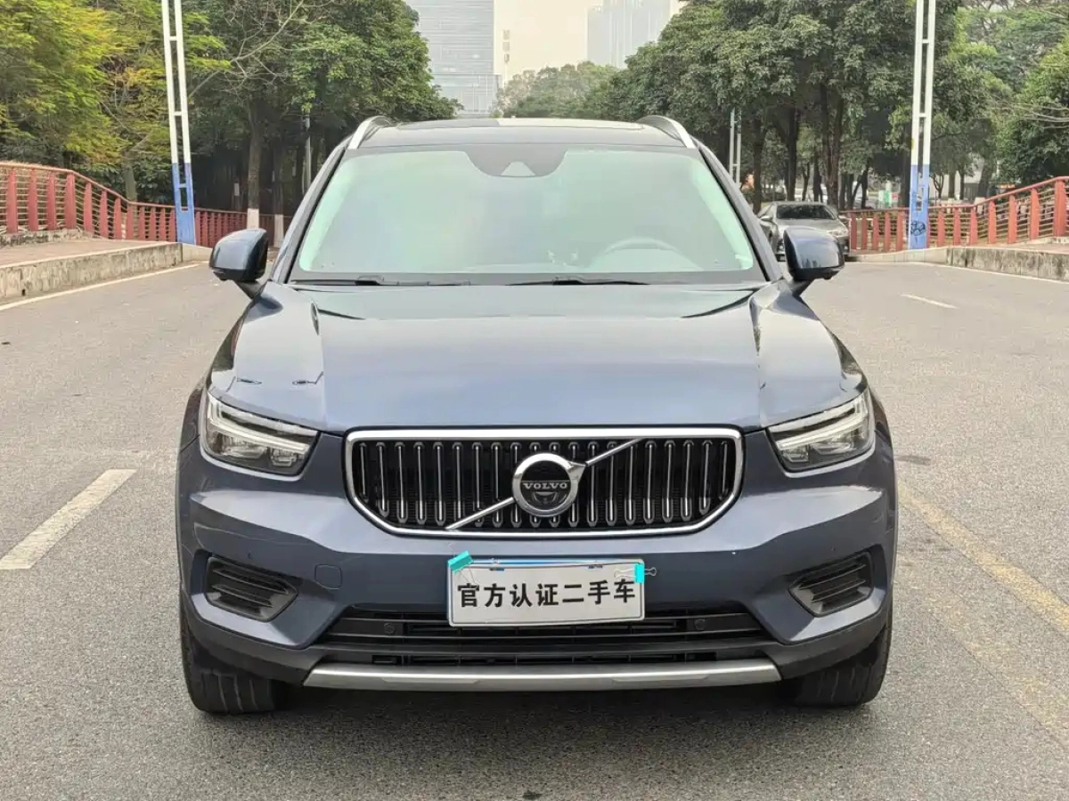 VOLVO XC40