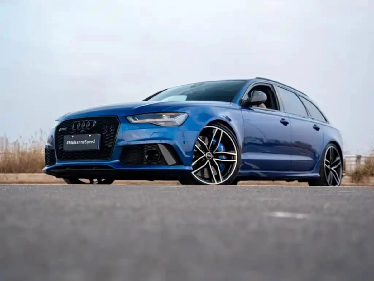 AUDI RS 6  2021