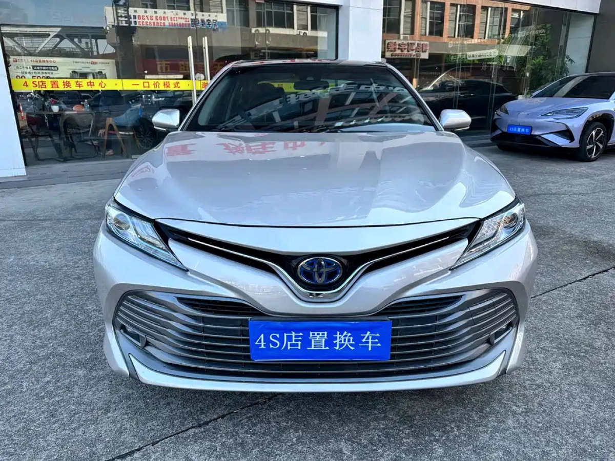 TOYOTA CAMRY