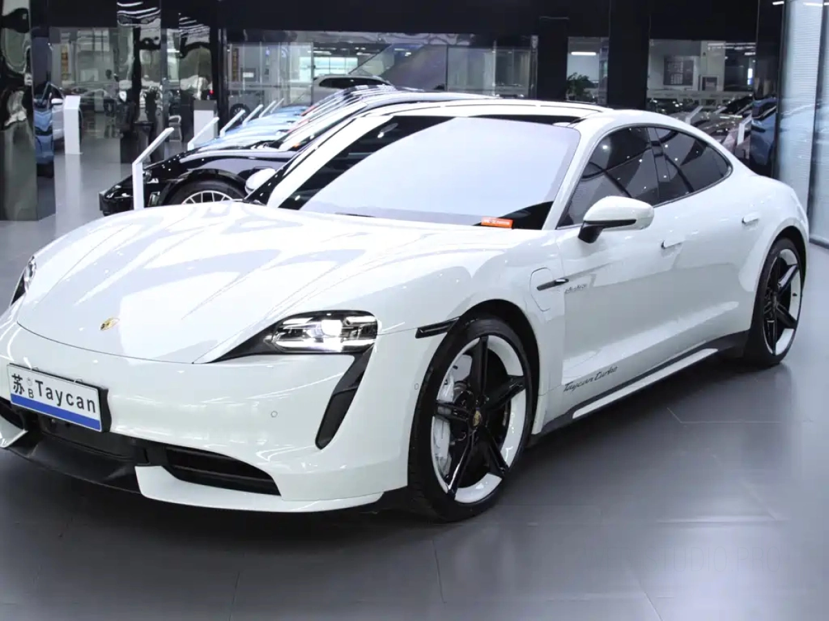 PORSCHE TAYCAN  2020