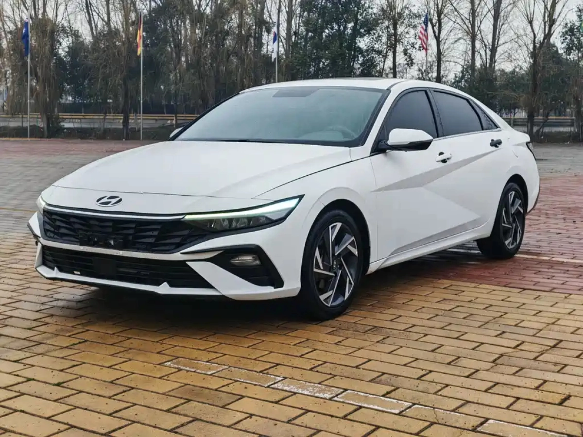 HYUNDAI ELANTRA  2024