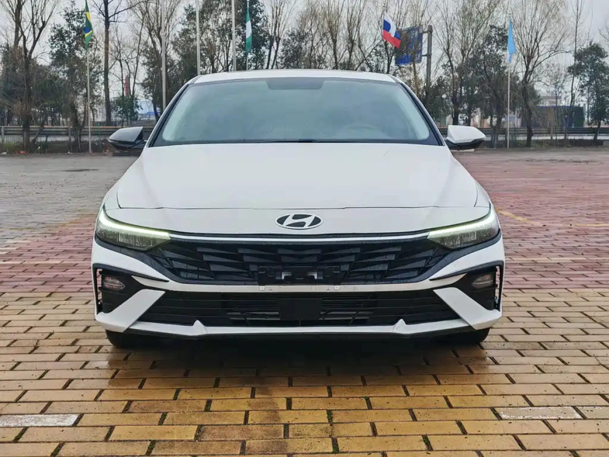 HYUNDAI ELANTRA