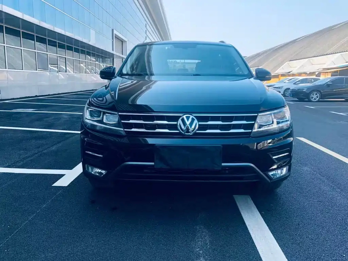 VOLKSWAGEN TIGUAN L