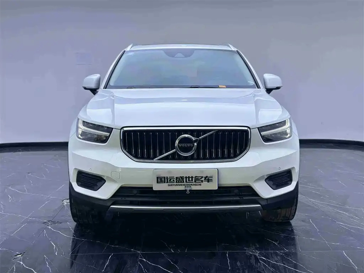 VOLVO XC40