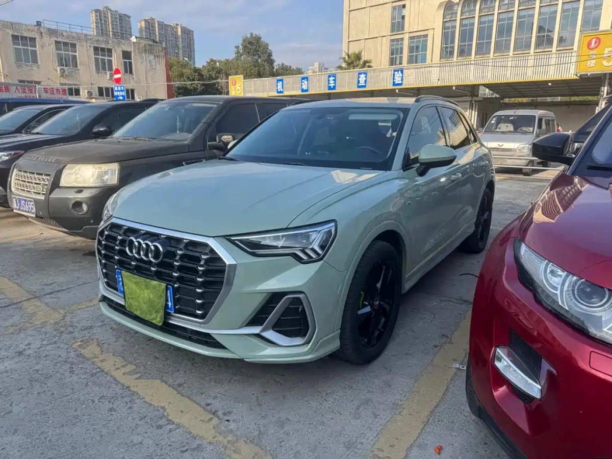 AUDI Q3  2020