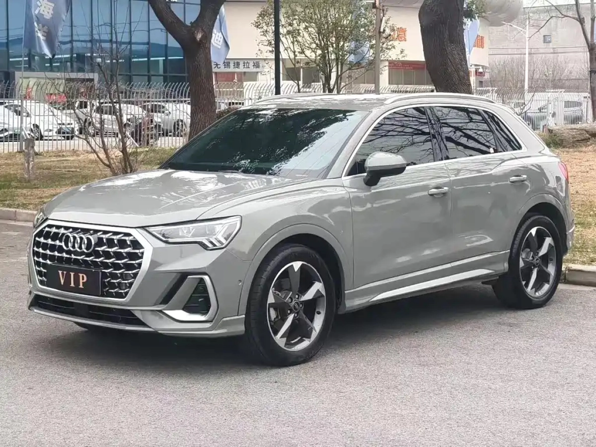 AUDI Q3  2024