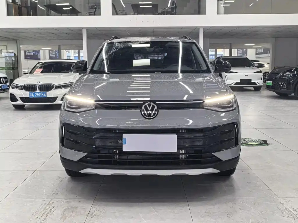 VOLKSWAGEN THARU