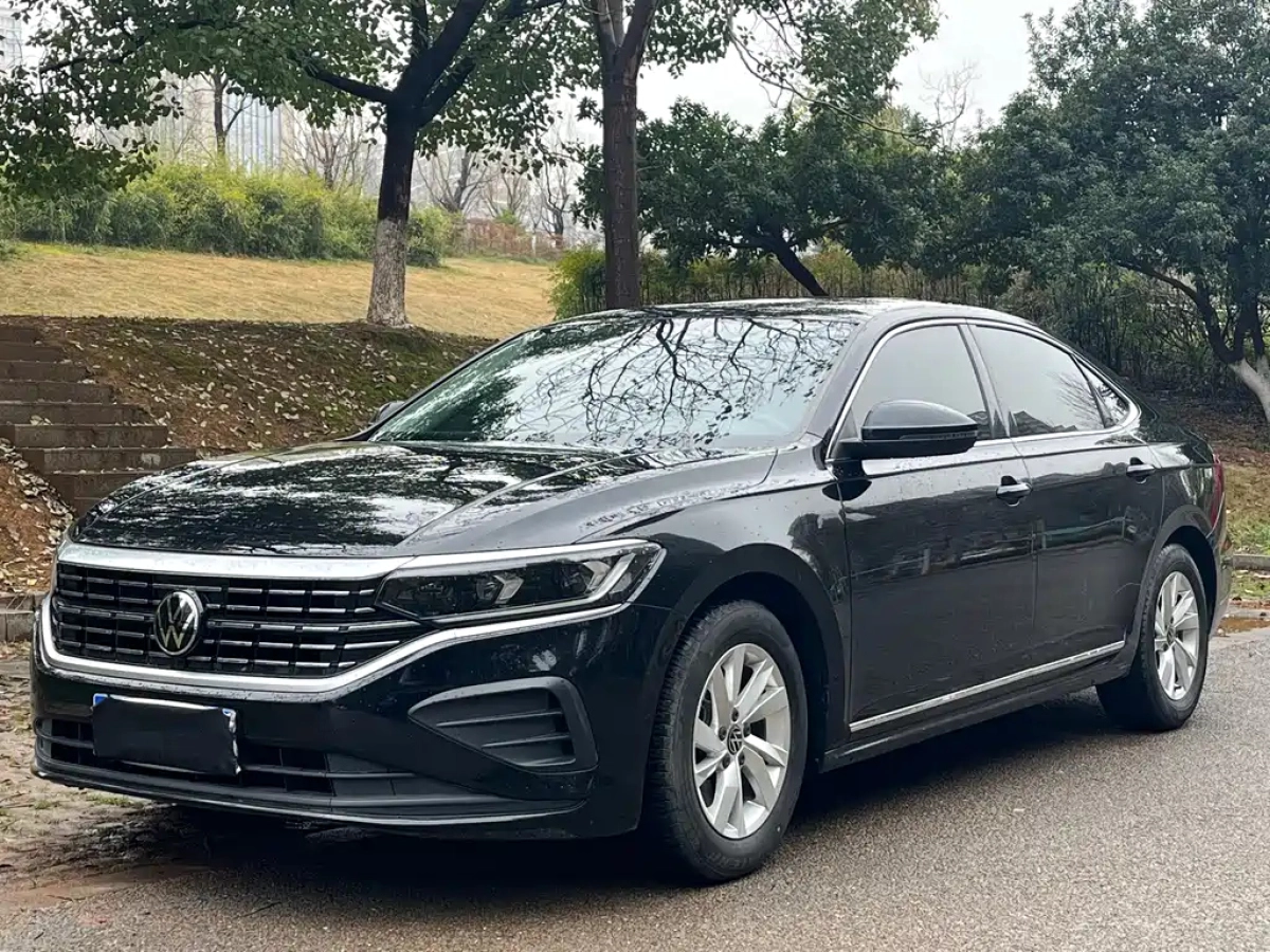 VOLKSWAGEN PASSAT  2023